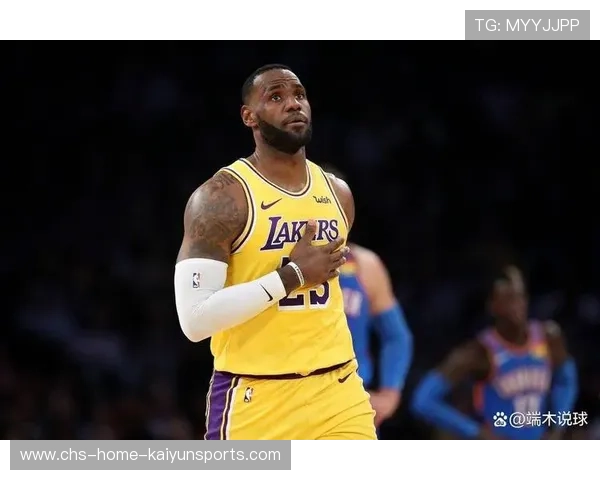 詹姆斯利用身体对抗强杀禁区打成关键2+1
